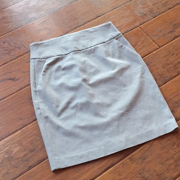 Banana Republic Dresses & Skirts - Banana Republic Pencil Skirt - Size 6
